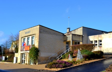 la mairie avec ses décorations de fin d'année